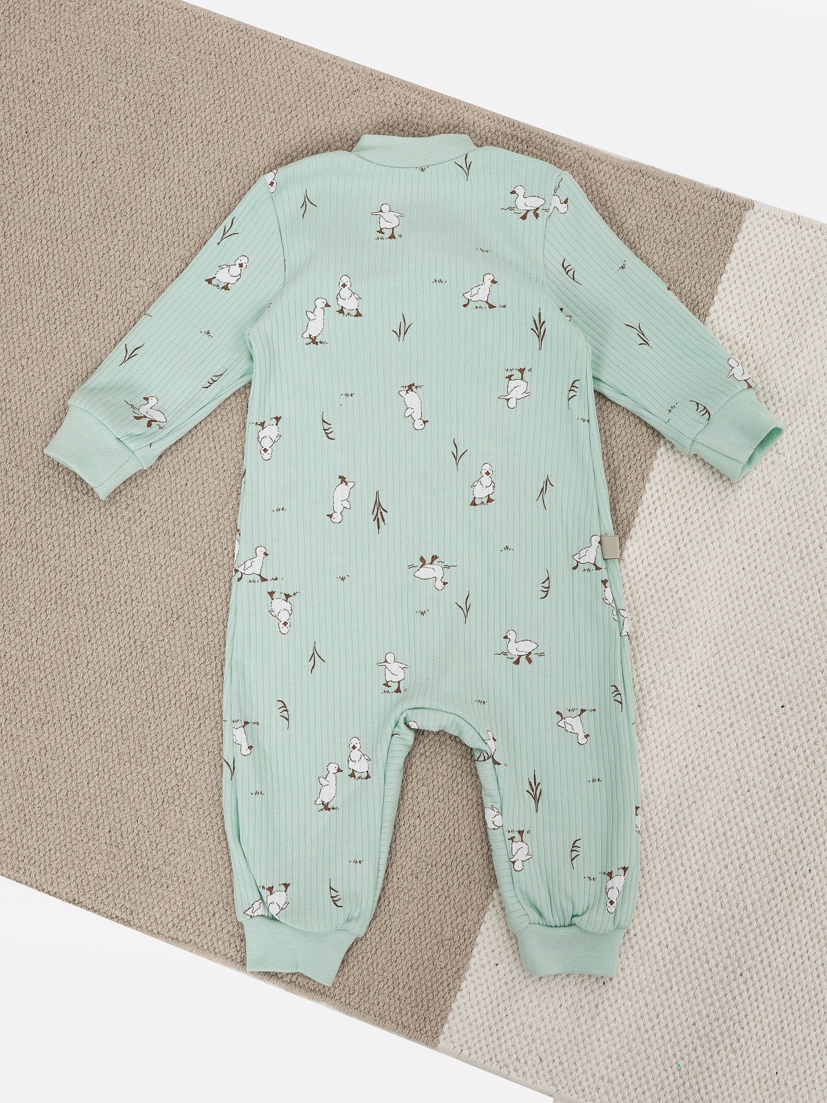 15.49 Набор из двух комбинезонов, экрю, нефрит