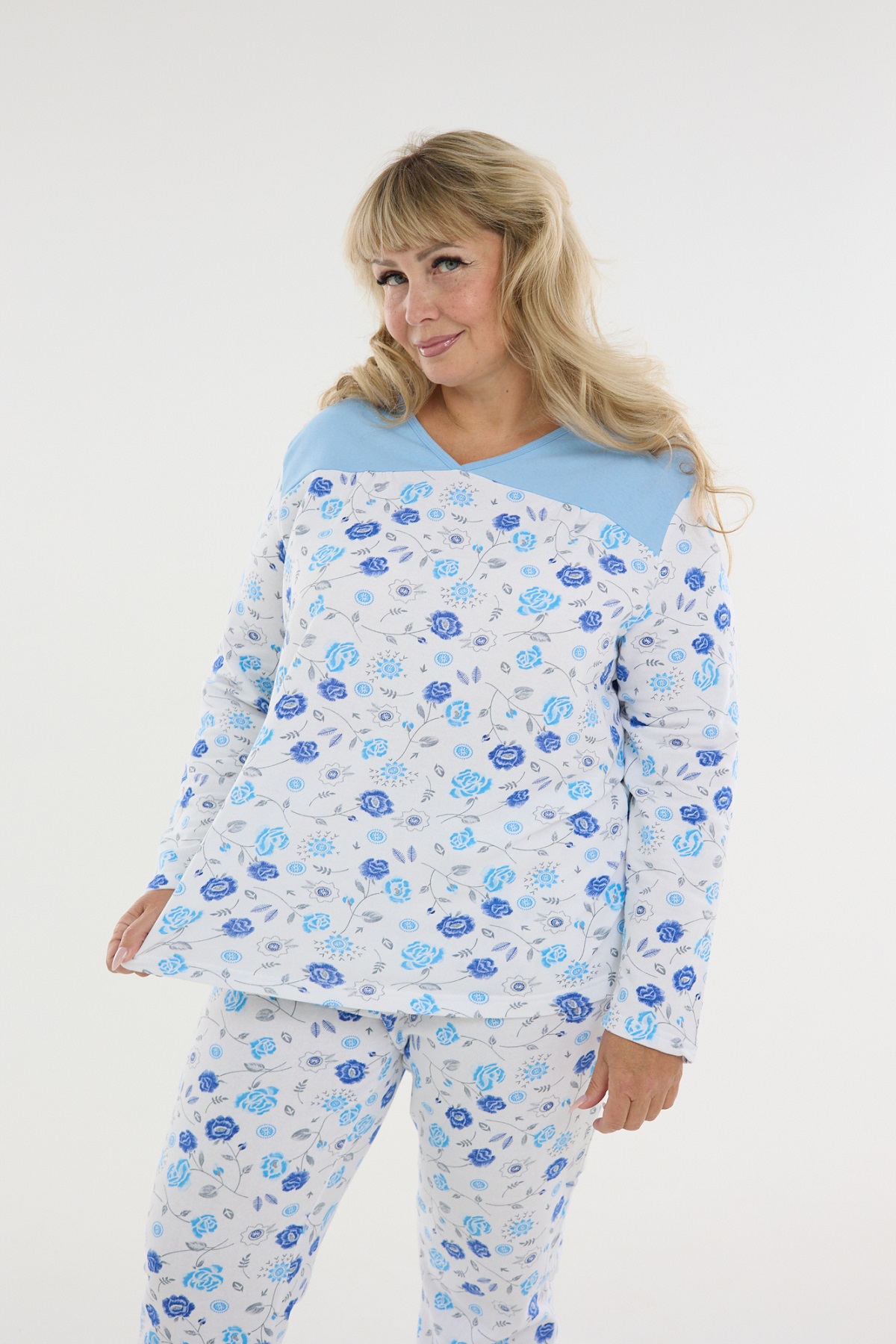 Костюм женский футер с начесом 6.143 голубой, цветы